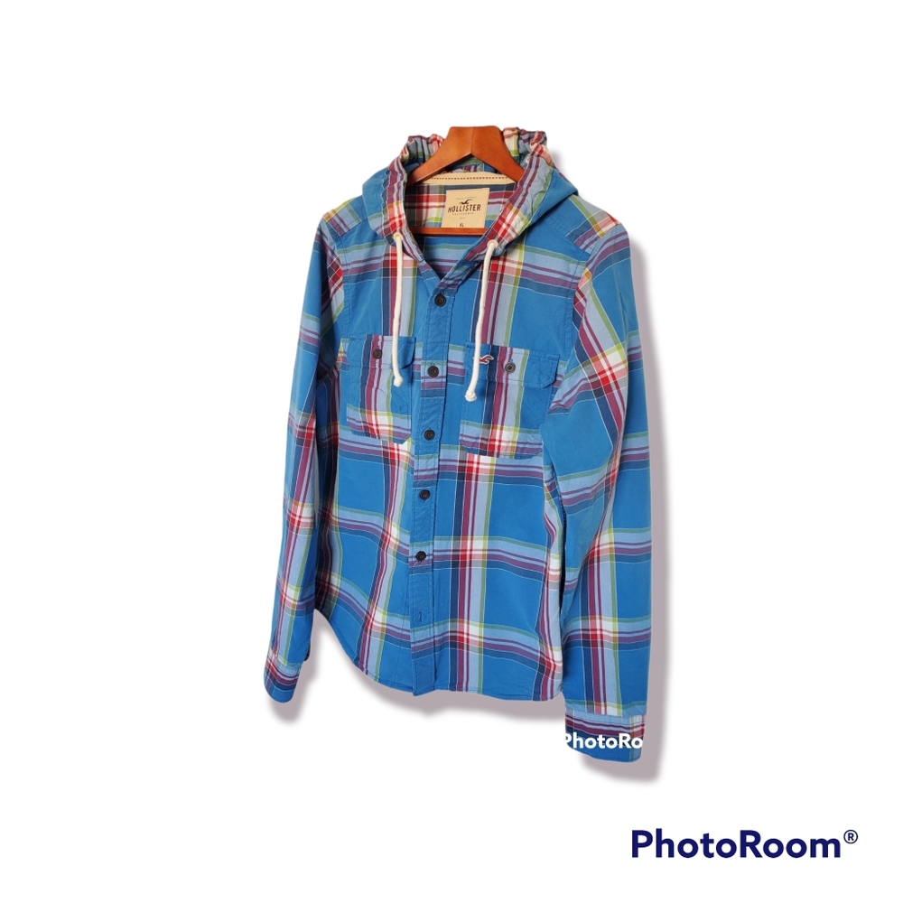Hollister light blue hooded shirt in good condition, two pockets in front